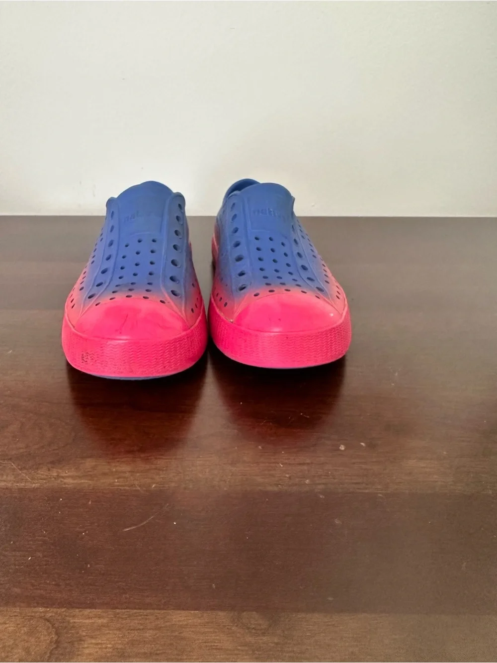 Native Kids Slip-On Shoes in Navy and Hot Pink